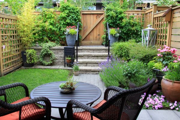 Small Yard Landscaping in Livonia