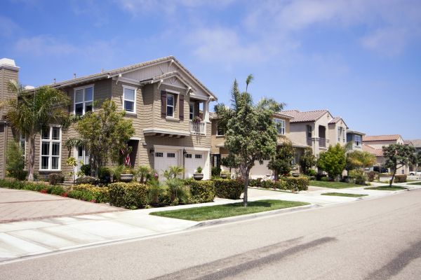 Neighborhood Landscaping in Livonia